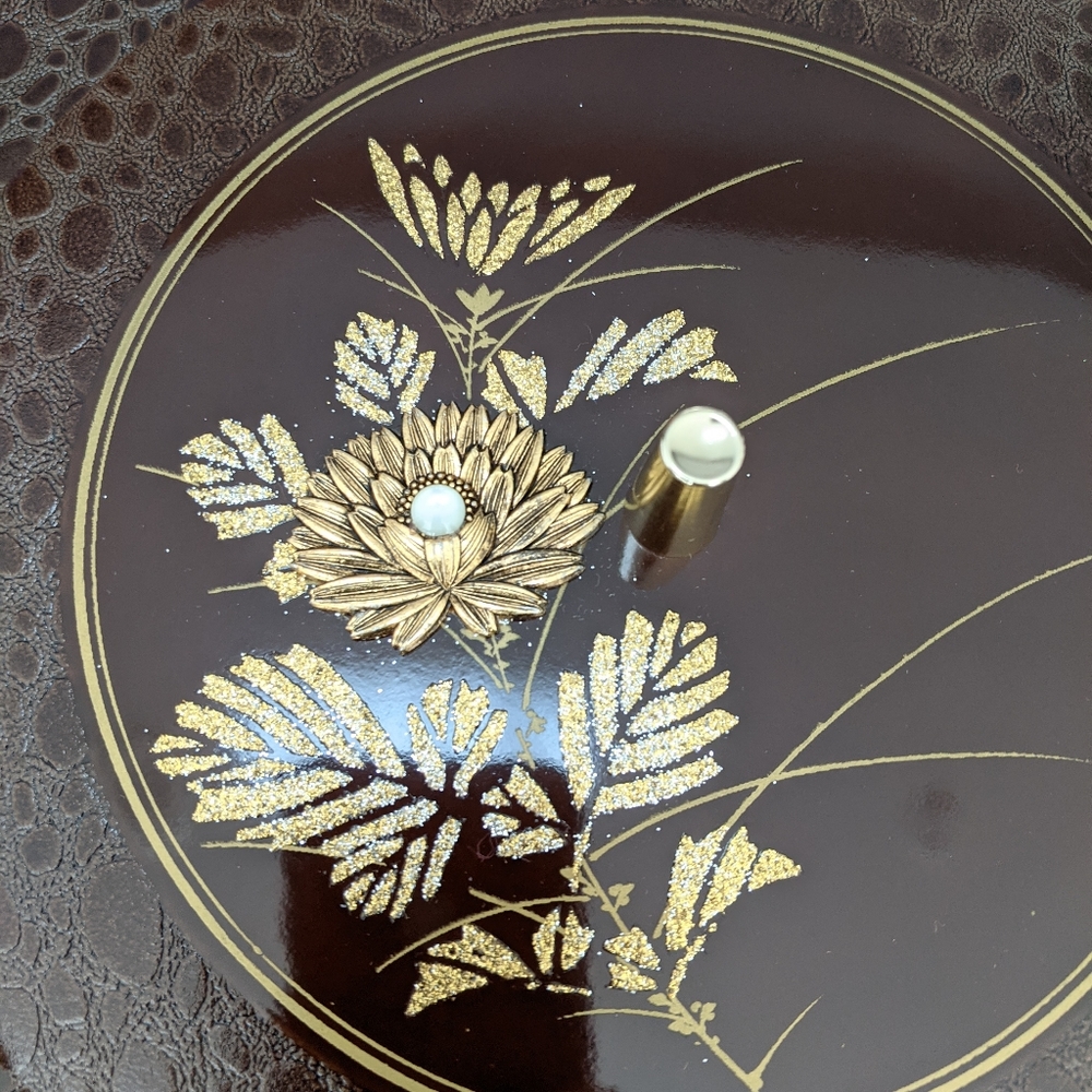 NWOT Confectionery bowl with lid